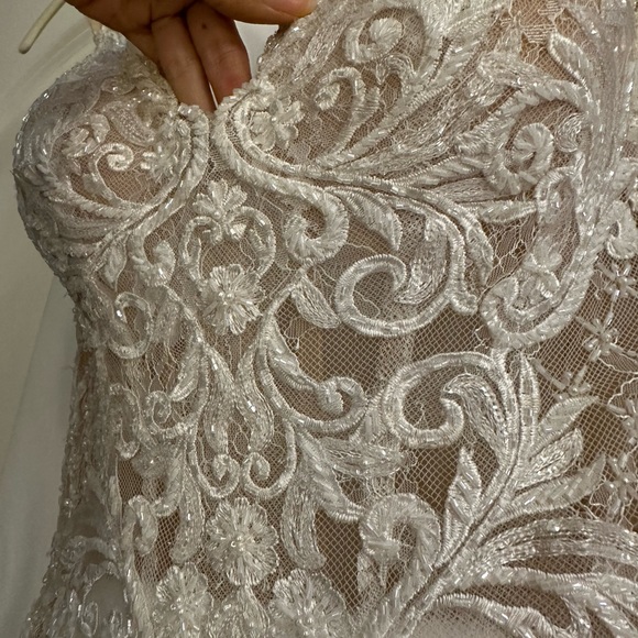 Lace Bodice Wedding Dress. Mermaid Style Bottom. Size 6, fits like a 4 - Picture 6 of 16